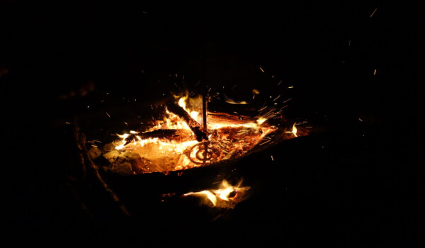 Nacht des Feuers Szenenfoto